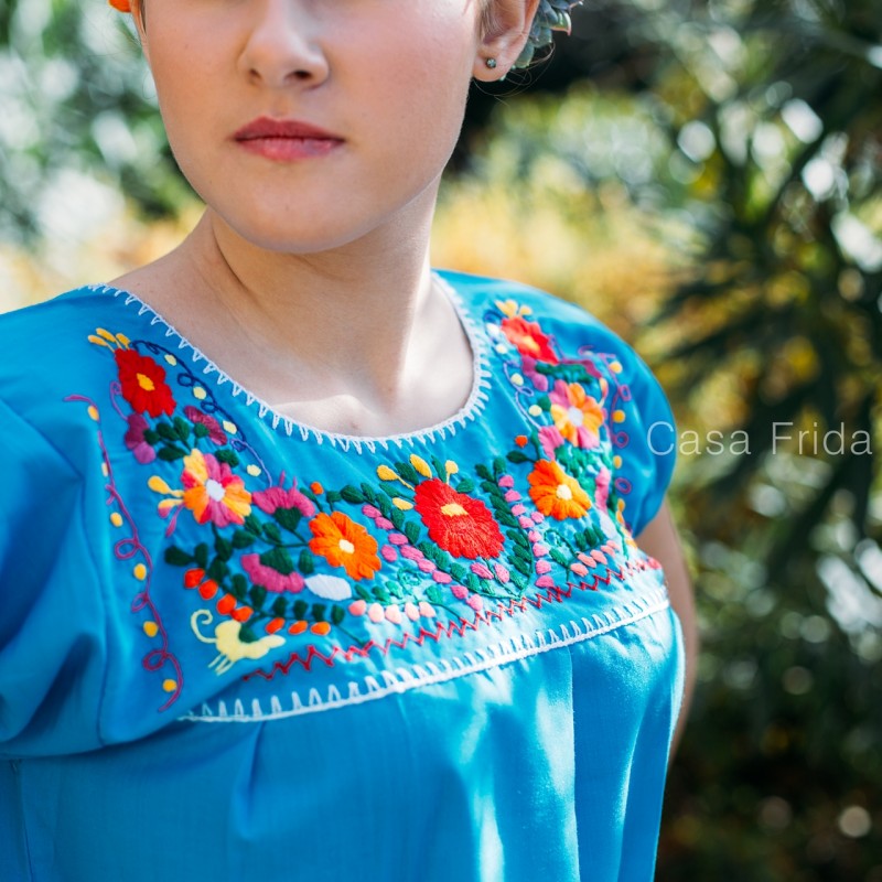 Blusa mexicana azul - Túnica bordada con flores - Casa Frida