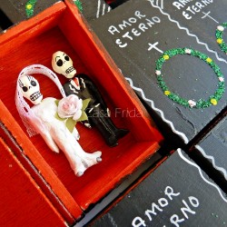Amor Eterno coffin box