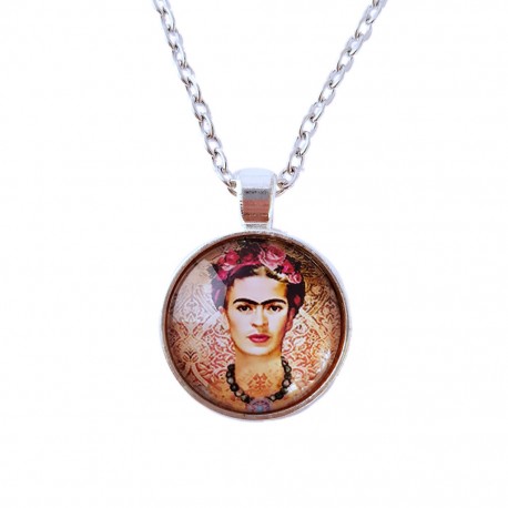 Necklace Frida on red background