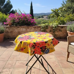 Nappe ronde 94cm en toile cirée mexicaine jaune, motif hibiscus. Idéale pour votre terrasse.