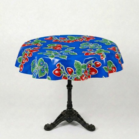 Nappe ronde Fresas sur une petite table de jardin, bleu roi - Casa Frida