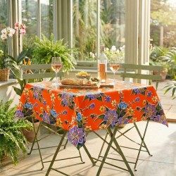 Rote mexikanische Wachstuchtischdecke mit Hibiskusmuster. Ideal für den Innen- und Außenbereich.